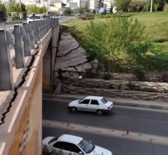 این پل در شیراز بزودی فرو می ریزد؟! +عکس