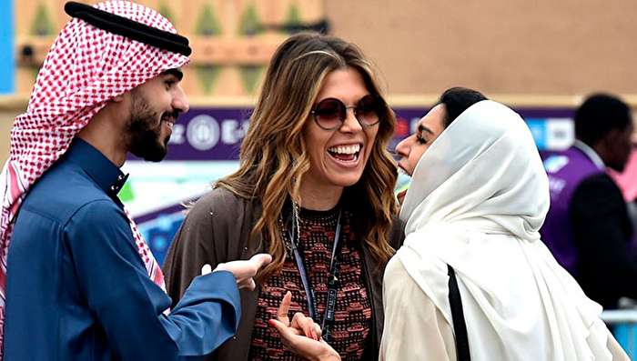 زنان بیکینی پوش در سواحل عربستان !