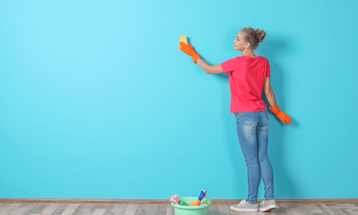 اصول و ترفندهای تمیز کردن انواع دیوار رنگ شده و کاغذ دیواری