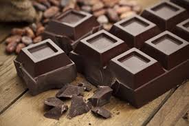فواید شگفت انگیز خوردن شکلات تلخ که باید بدانید
