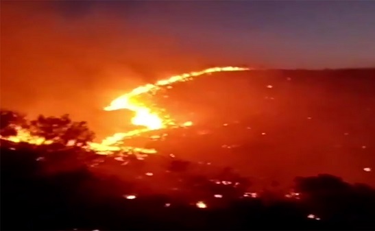 فیلم تکاندهنده آتش سوزی در ” تنگه هایقر ” استان فارس