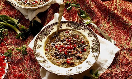 طرز تهیه آش انار شیرازی شب یلدا با گوشت چرخ‌کرده