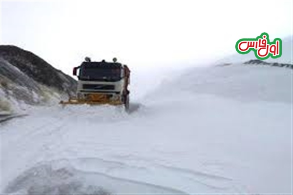 اول فارسvideo|بارش برف در جاده سپیدان -اقلید در استان فارس
