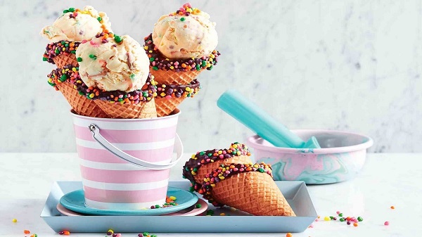 عوارض خوردن بستنی برای بدن از نظر محققان استرالیایی
