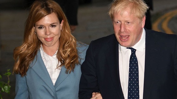 ازدواج مخفیانه نخست وزیر انگلیس با دوست دخترش+عکس
