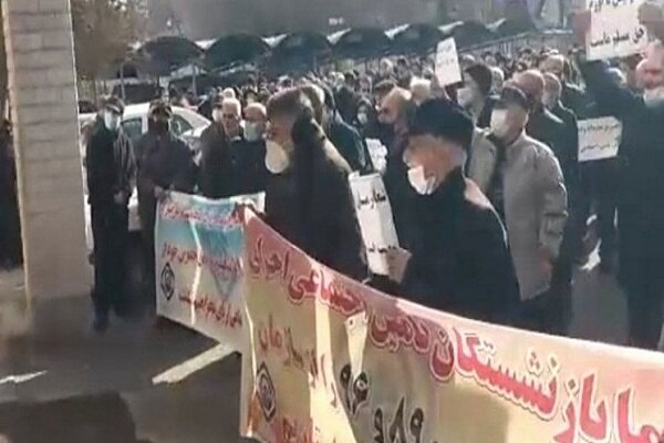 اول فارسTV|تجمع اعتراضی بازنشستگان تامین اجتماعی مقابل سازمان برنامه