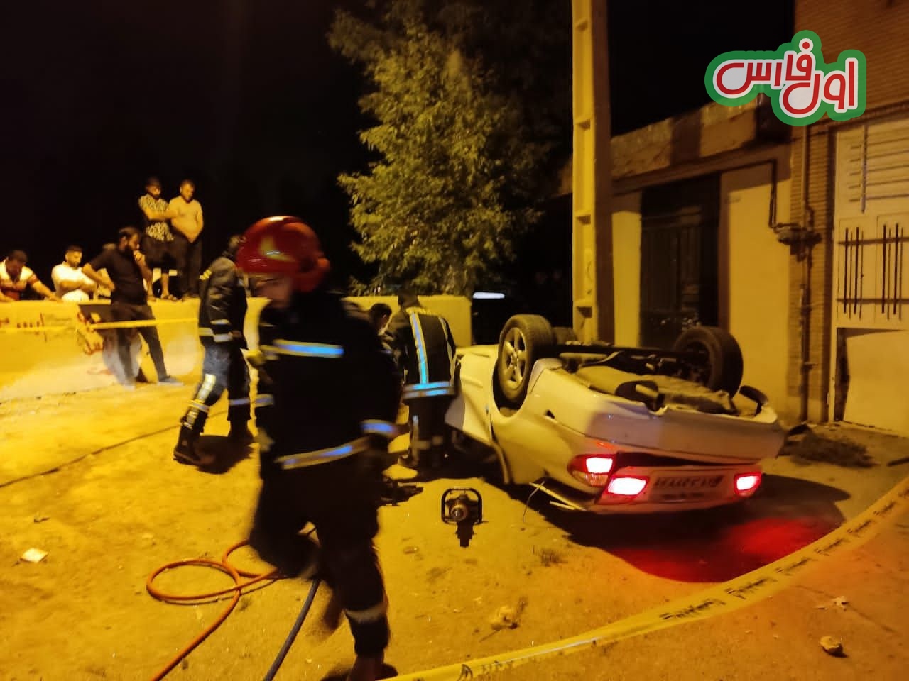 برخورد سهمگین خودرو ماکسیما به ستون برق در شیراز+تصاویر