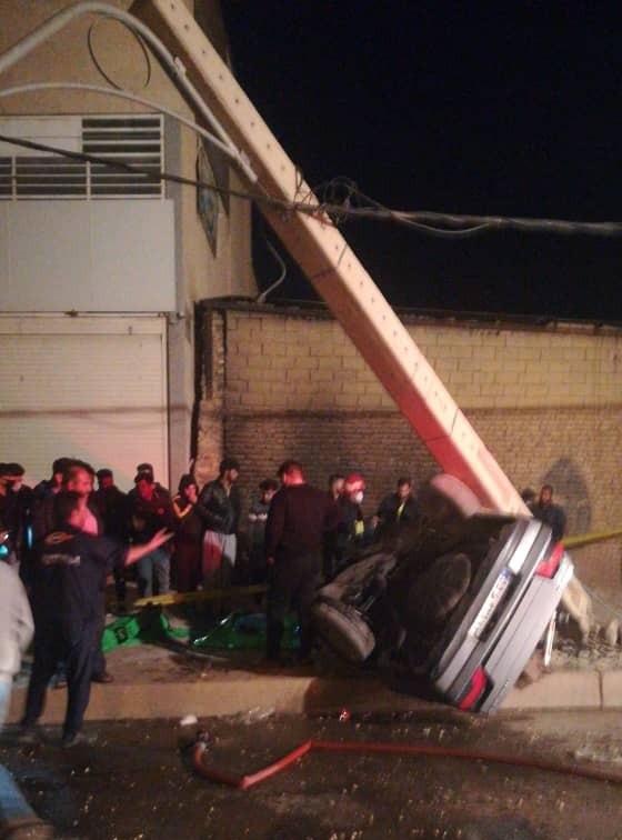 برخورد مرگبار خودروی پژو ۴۰۵ با ستون برق در شیراز
