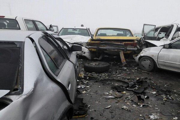 تصادف زنجیره ای ۱۰ خودرو در بلوار آفرینش شیراز