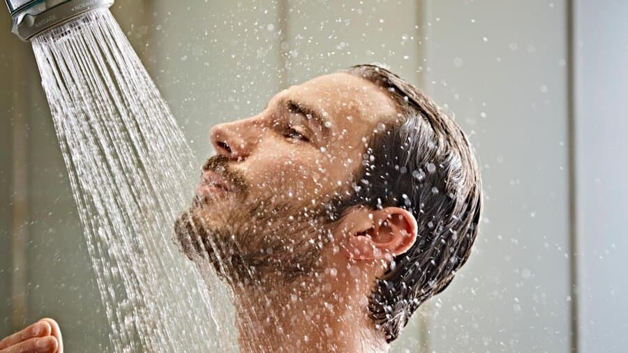 ۶ راز زیبایی پوست هنگام حمام کردن که باید بدانید