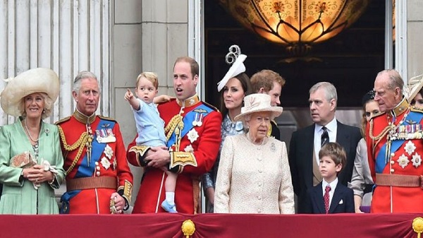 آداب و قوانین عجیب زندگی خانواده سلطنتی انگلیس+تصاویر