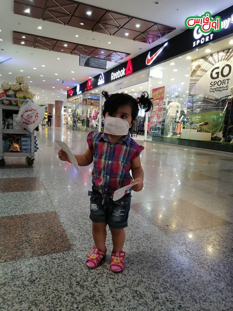 عکس خاصی از یک دختر بچه ۱۸ ماهه در یک مرکز خرید شیراز