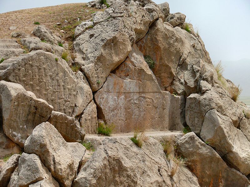 سنگ نگاره ایلامی «کورنگون» رستم فارس در آستانه نابودی