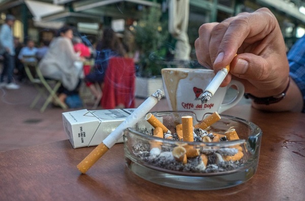 سیگاری های فقیر دوبرابر پولدارها سرطان می گیرند