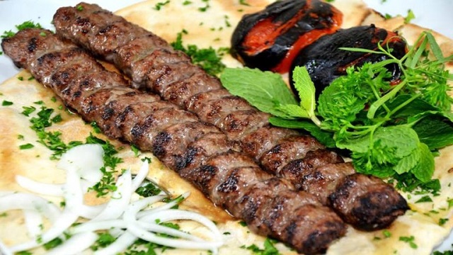 طرز تهیه کباب کوبیده آبدار و خوشمزه در خانه به سبک رستورانی
