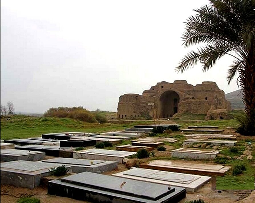 ایجاد قبرستان در حریم درجه یک کاخ اردشیر در فیروزآباد