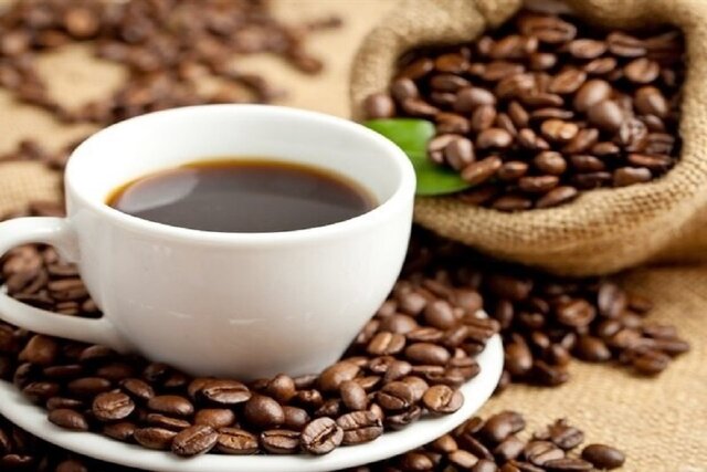 یک فنجان قهوه چند ساعت شما را بیدار نگه می دارد؟