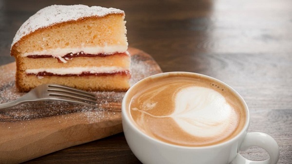 از خوردن شیرینی‌جات با قهوه خودداری کنید