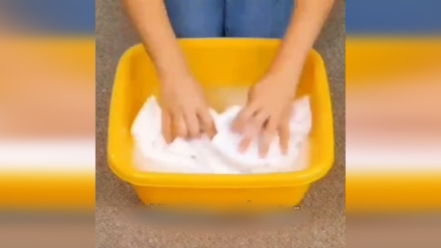 ترفندی عجیب و کاربردی برای تمیز کردن لکه های فرش + فیلم