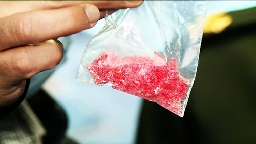 اول فارسTV|تولید نوع بسیار خطرناک ماده مخدر شیشه با انواع رنگ جذاب!