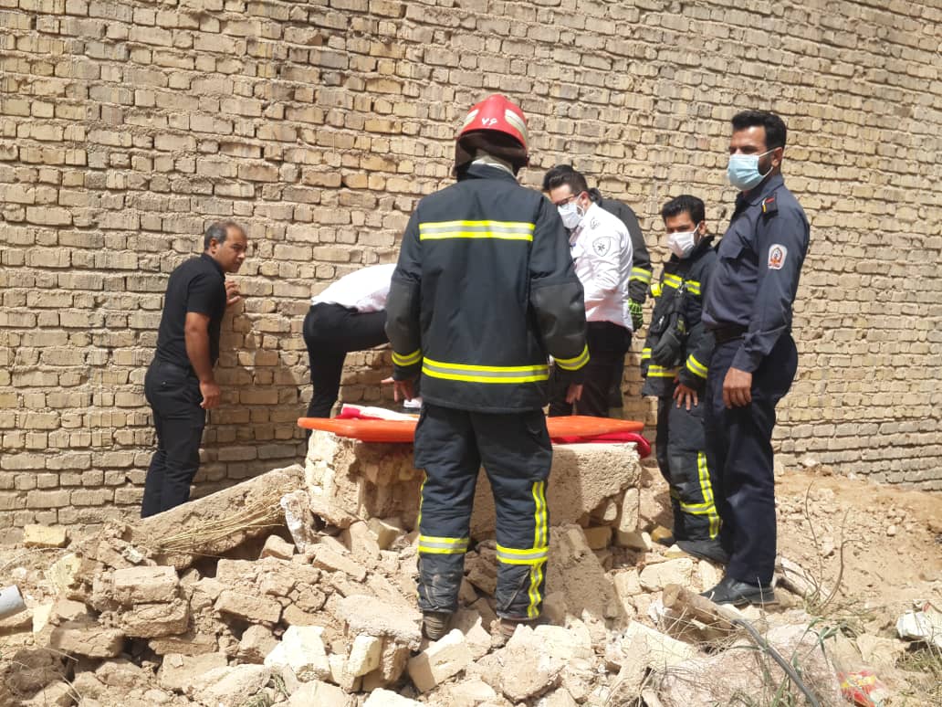 مرگ یک نوجوان در اثر تخریب دیوار در شیراز
