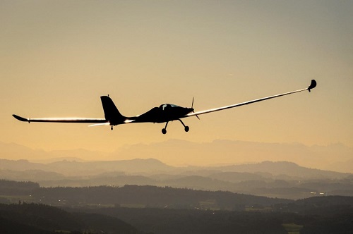 ساخت هواپیمای خورشیدی که ۹۰ روز پرواز می‌کند