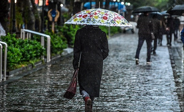 لزوم استفاده از چتر در روزهای بارانی برای جلوگیری از کرونا
