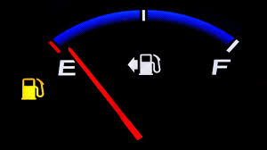 با چراغ بنزین روشن رانندگی نکنید