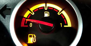 اگر چراغ بنزین خودرو روشن شد باید چکار کنیم؟