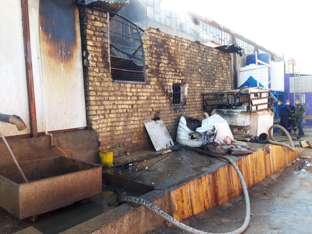 آتش سوزی در یک کارخانه مواد غذایی در شهرک صنعتی شیراز