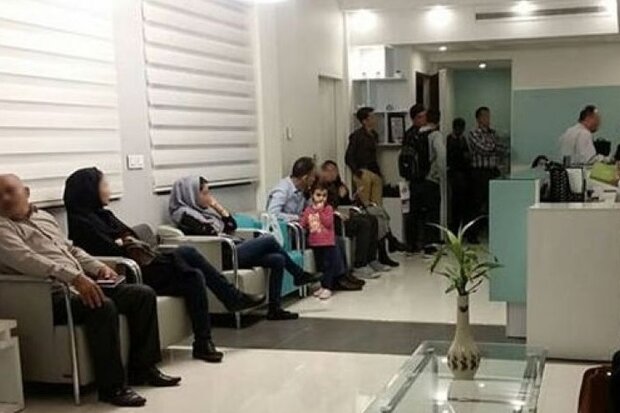 دورهمی اجباری و چند ساعته بیماران در برخی مطب پزشکان شیراز