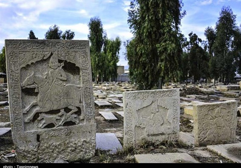 آتش سوزی عجیب در گورستان ۱۰۰۰ ساله دارالسلام شیراز